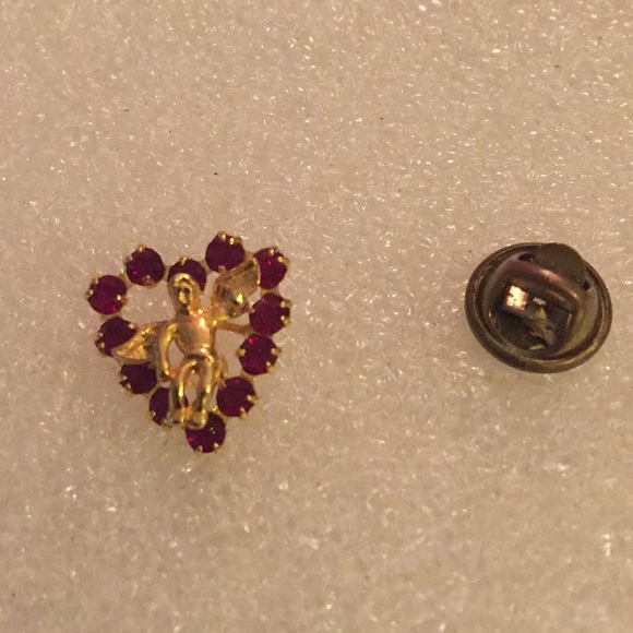 Australian red crystal heart angle pin - Picture 3 of 4